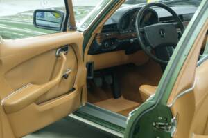 Image 21/50 de Mercedes-Benz 350 SE (1975)