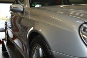 Imagen 71/100 de Mercedes-Benz E 55 AMG (2003)