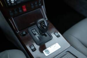 Image 33/50 of Mercedes-Benz SL 320 (1997)