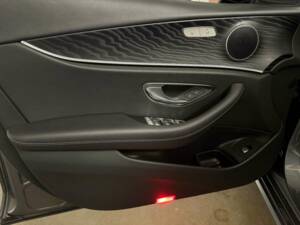 Image 23/32 of Mercedes-Benz E 200 d (2020)