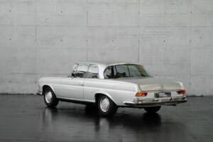 Image 5/49 de Mercedes-Benz 280 SE (1970)