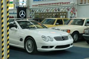Image 8/50 of Mercedes-Benz SL 55 AMG (2003)