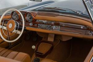 Image 14/20 de Mercedes-Benz 220 SE b (1965)