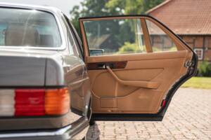 Bild 49/76 von Mercedes-Benz 500 SEL (1985)