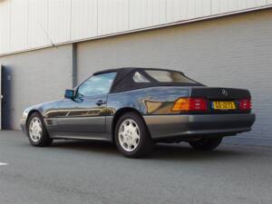 Image 3/96 of Mercedes-Benz 300 SL (1992)