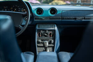 Image 26/38 of Mercedes-Benz 300 D (1981)