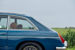 Image 7/40 of MG MGB GT V8 (1973)