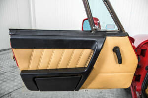 Immagine 36/50 di Alfa Romeo 2.0 Spider (1991)