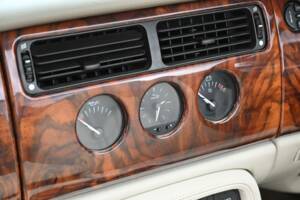 Image 50/50 of Jaguar XKR (1998)