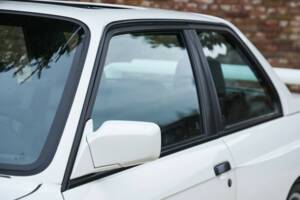 Image 23/50 of BMW M3 (1990)