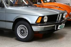 Immagine 11/22 di BMW 318i (1981)