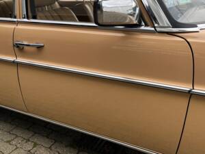 Imagen 78/81 de Mercedes-Benz 240 D 3,0 (1976)