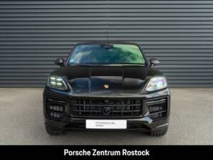 Obraz 6/33 pojazdu Porsche Cayenne Coupé Turbo S E-Hybrid (2026)