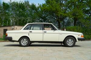 Bild 5/50 von Volvo 244 GL D (1982)