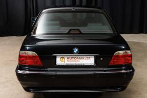 Image 37/41 of BMW 750i (2000)