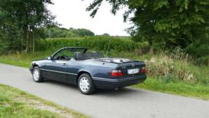 Bild 6/15 von Mercedes-Benz E 200 (1996)