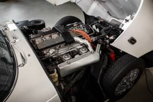 Image 46/53 de Jaguar E-Type (1970)