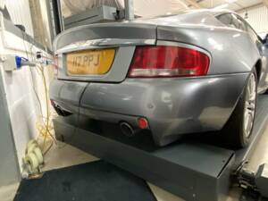 Image 16/50 of Aston Martin V12 Vanquish (2003)