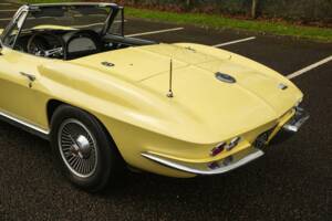 Bild 44/50 von Chevrolet Corvette Sting Ray Convertible (1966)