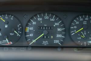 Image 45/50 de Mercedes-Benz 190 E (1988)