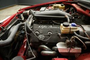 Image 31/50 de Alfa Romeo 75 3.0 V6 QV (1990)