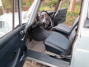 Imagen 9/25 de Mercedes-Benz 200 D (1966)