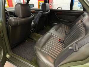 Image 12/19 of Mercedes-Benz 280 SEL (1983)