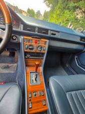 Bild 6/9 von Mercedes-Benz 230 CE (1988)