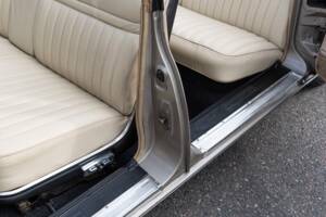 Bild 31/100 von Lincoln Continental Convertible (1965)