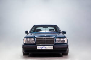 Image 2/29 de Mercedes-Benz E 320 (1995)