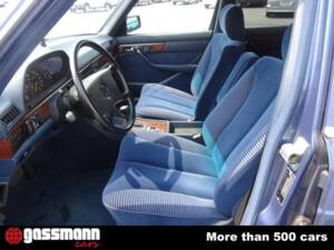 Image 11/15 of Mercedes-Benz 300 SE (1991)