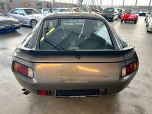 Afbeelding 7/59 van Porsche 928 S (1985)