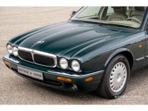 Bild 15/32 von Jaguar XJ 8 Executive (1998)