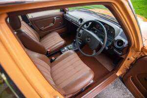 Image 10/32 of Mercedes-Benz 250 (1978)