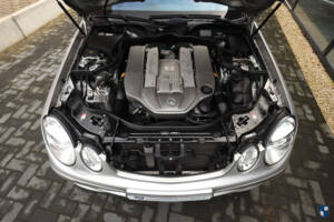 Image 24/84 of Mercedes-Benz E 55 AMG (2002)
