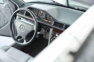 Bild 45/50 von Mercedes-Benz 500 E (1993)