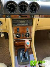 Immagine 9/10 di Mercedes-Benz 500 SL (1982)
