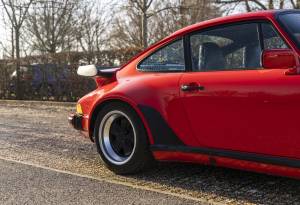 Image 14/30 of Porsche 911 Turbo 3.3 (1988)