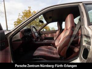 Immagine 29/39 di Porsche 944 Turbo (1988)