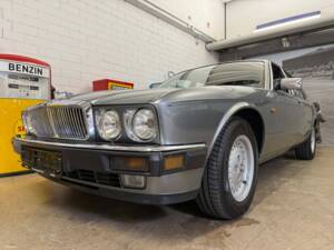 Image 2/19 of Jaguar XJ 40 4.0 (1993)