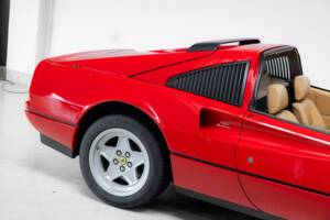 Bild 27/40 von Ferrari 328 GTS (1986)