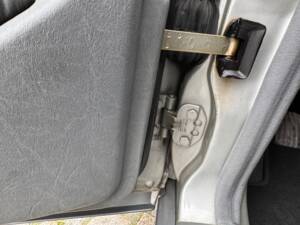 Image 43/100 of Mercedes-Benz 300 CE (1992)