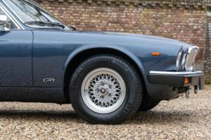 Image 29/50 of Jaguar XJ 12 (1987)