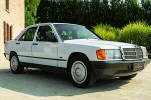 Image 10/45 of Mercedes-Benz 190 E (1987)