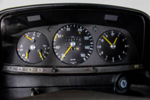 Bild 28/46 von Mercedes-Benz 240 D (1982)