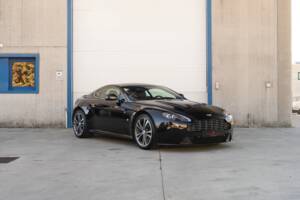 Image 44/83 de Aston Martin V12 Vantage (2009)