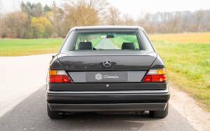 Bild 7/61 von Mercedes-Benz 500 E (1992)