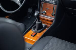 Image 16/38 of Mercedes-Benz 350 SL (1973)