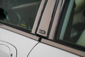 Image 43/50 of Jaguar XJR 4.0 (1995)