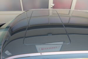 Image 35/63 of Mercedes-Benz 300 CE (1991)